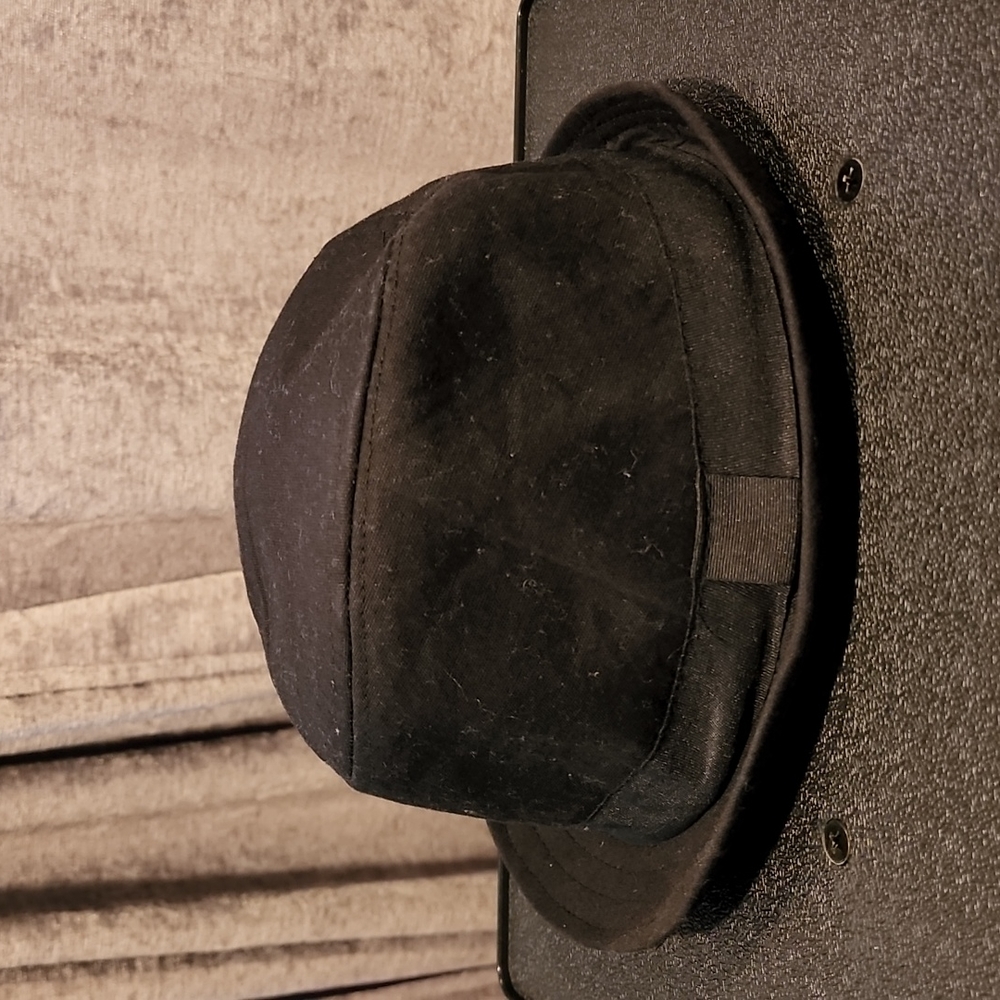 Boys size M 7-8 Children's Place solid black fedora hat. All season.